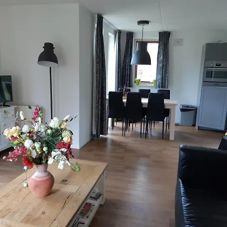 Holiday home Heerlijke Recreatiewoning Op Geweldige Plek Ewijk